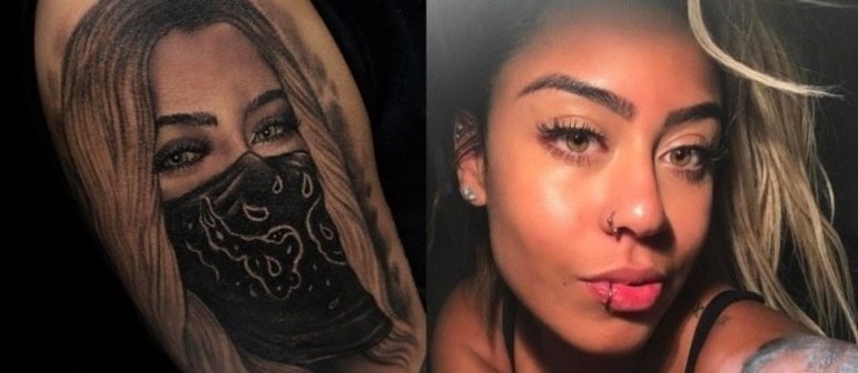 Em 2017, Rafaella mostrou aos seguidores a nova tatuagem dela, que deu o que falar na época. Tudo isso porque ela tatuou o próprio rosto no braço direito. Muitos internautas não curtiram o desenho e até disseram, ironicamente, que a irmã de Neymar tinha 