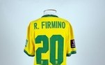 Camisetas da seleção brasileira também estão entre os itens leiloados. Autografadas por Firmino, Gabriel Jesus e Casemiro, as peças são avaliadas em R$ 2,5 mil