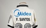 Ídolo de volta ao Corinthians, Fábio Santos colocou sua camiseta no leilão. A peça está com lance de R$ 700