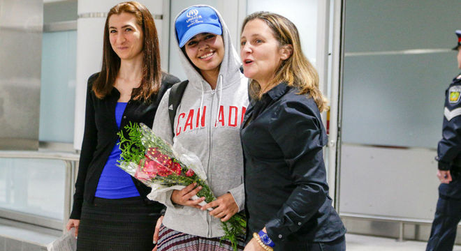 Rahaf chegou ao aeroporto acompanhada de ministra das Relações Exteriores