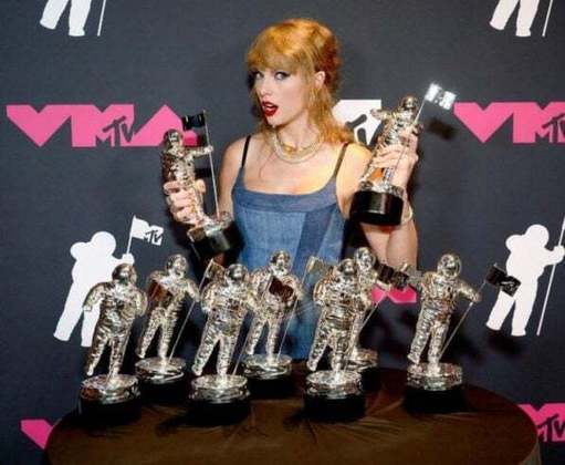 Rainha da noite: A grande vencedora da noite foi a cantora Taylor Swift. Ela recebeu um total de nove indicações e venceu em todas!