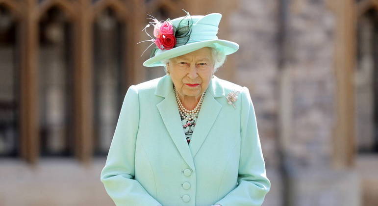 Aos 95 anos, a rainha Elizabeth II esbanja energia no Reino Unido