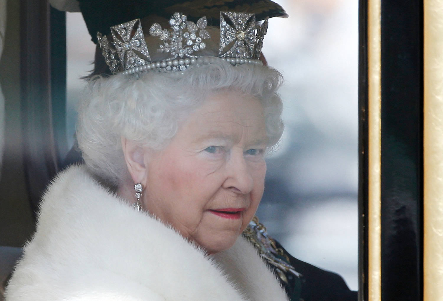 Falso: joias de Elizabeth 2&ordf; n&atilde;o ser&atilde;o herdadas por Kate Middleton -  MonitoR7 - R7 MonitoR7