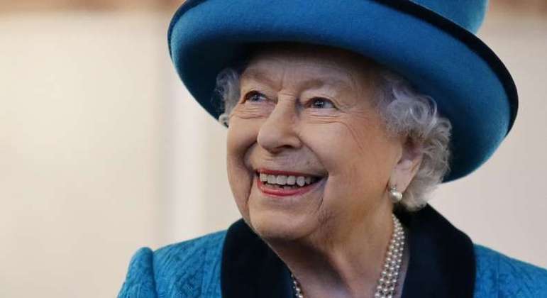 Rainha Elizabeth II adia reunião com Conselho Privado devido a recomendação m