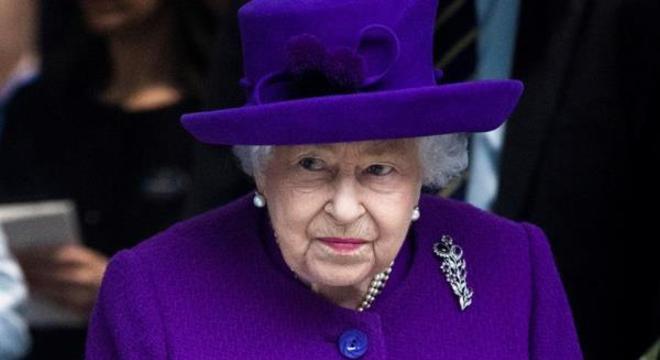Rainha Elizabeth II  participou de chamada de vídeo com cuidadoras