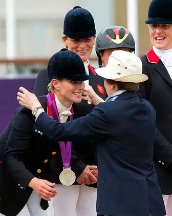 A princesa Anne, a segunda filha da monarca, participou da prova de equitação nos Jogos Olímpicos de Montreal, em 1976, e até hoje preside o Comitê Olímpico Britânico, além de ser membro do Comitê Olímpico Internacional (COI)