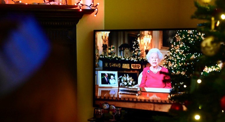 A rainha Elizabeth 2ª fez sua tradicional mensagem de Natal neste sábado