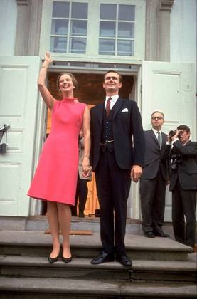 A então princesa ficou noiva do francês Henri de Laborde de Monpezat em 1966