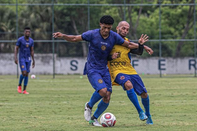 MadureiraUm dos mais tradicionais times do futebol carioca, o Madureira chegará com tudo ao Cariocão 2022. Até aqui, o clube contratou dez jogadores para reforçar o elenco e tentar reviver os anos de glória do time, em que foi duas vezes vice-campeão estadual. No ano passado, o clube terminou a fase de grupos na oitava colocação