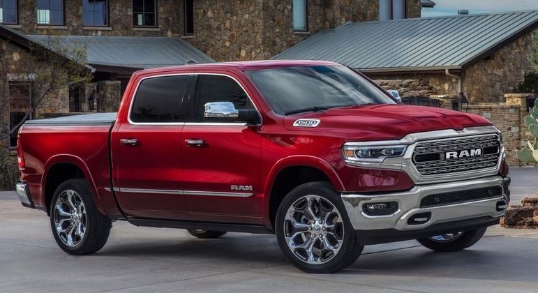 Modelo terá motor V8 de 5.7 litros HEMI, que entrega 400 cv a 5.600 rpm com torque de 56,7 kgfm a 3.950 rpm