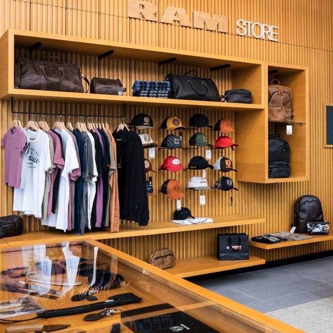 Loja também terá uma Ram Store com camisas, bonés, bolsas, entre outros