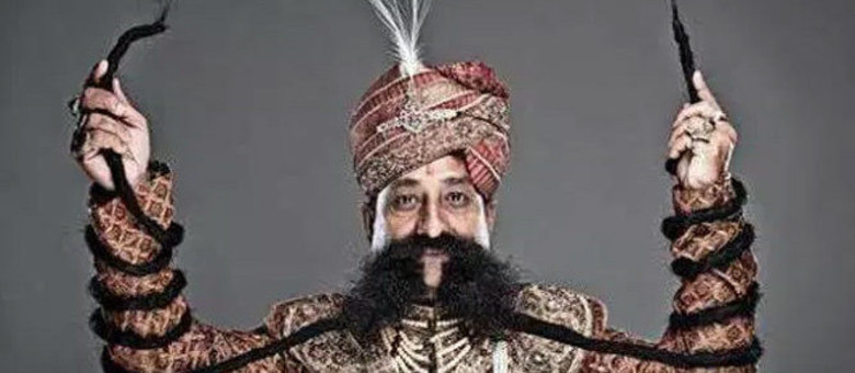 Ram Singh Chauhan detém o recorde de bigode mais longo do mundo 