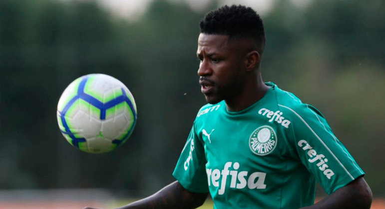 Ramires: eleito Bola de Prata da Placar em 2008 e jogador da temporada do Chelsea em 2011-2012, Ramires saiu de forma conturbada do Palmeiras em 2020, e segue em busca de um novo clube.