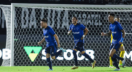 Ramiro e companheiros de Cruzeiro comemoram