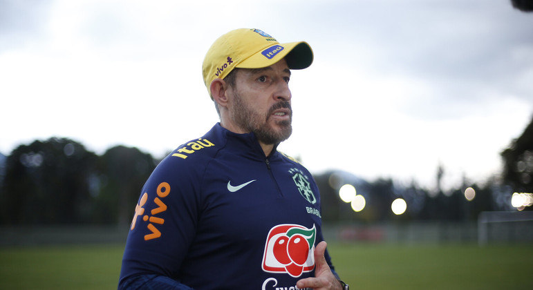 Ramon Menezes assume o lugar de Tite no comando da seleção brasileira