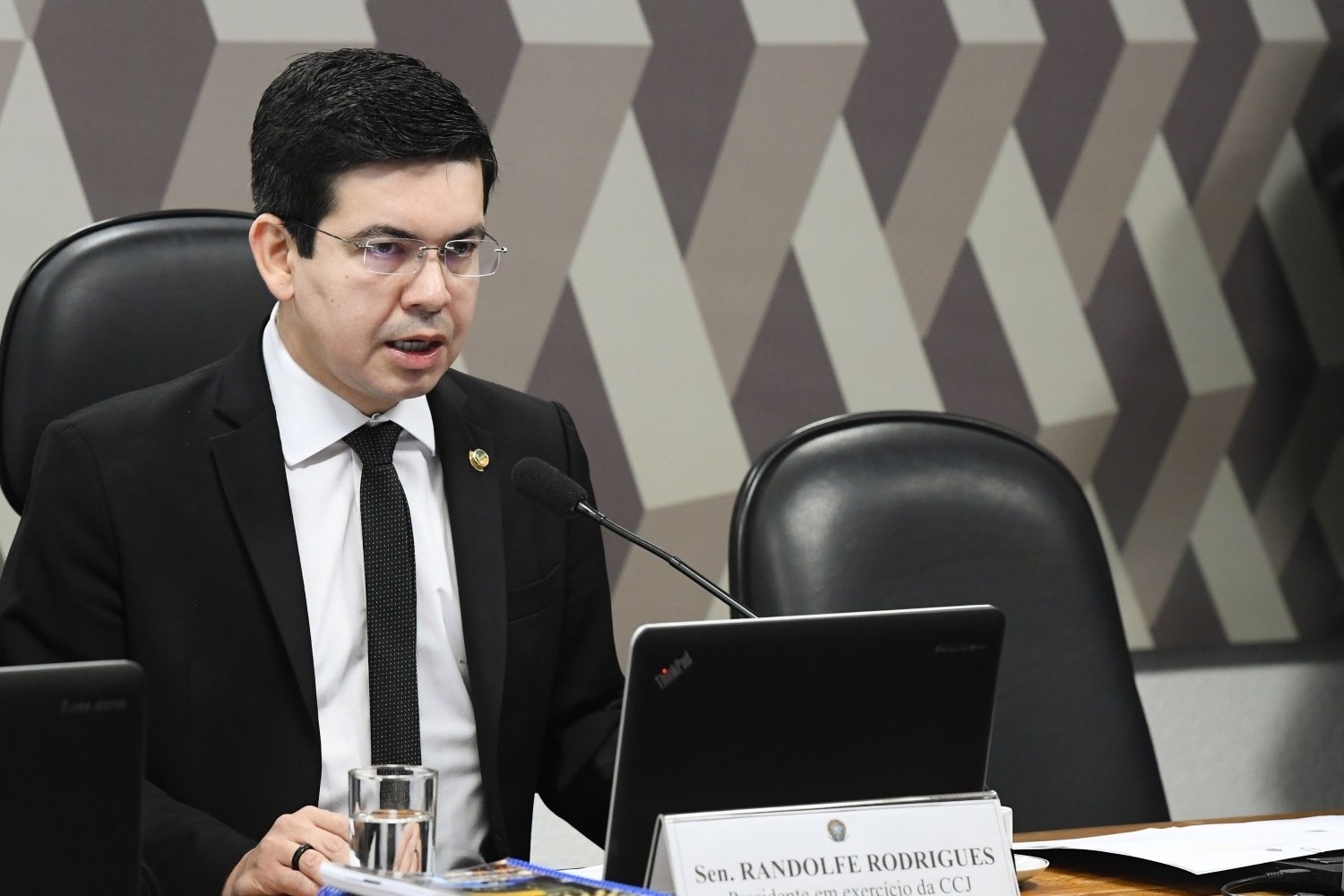 Senador Aciona Mpf E Tcu Contra Falta De Testes De Hiv Prisma R7 R7 Planalto