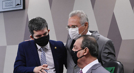 Na imagem, senadores Randolfe, Renan e Omar