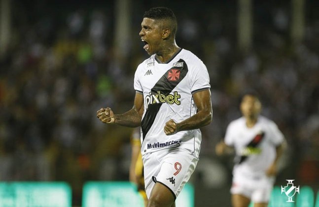 Raniel, atacante de 25 anos, pertence ao Santos até 2023. O atleta está emprestado ao vasco até o final desta temporada.