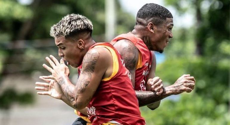 Raniel com Marcos Leonardo durante treino da última segunda-feira (16)