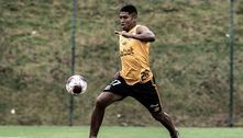 Sem jogar há um mês, atacante Raniel rescinde com o Santos  
