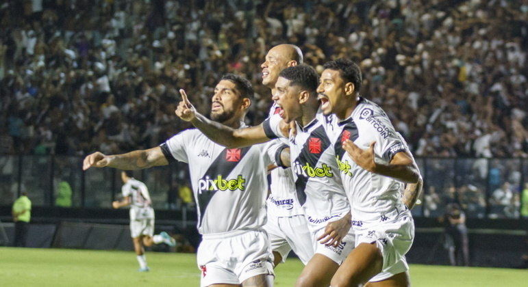 Raniel comemora seu gol, marcado ainda no primeiro tempo na partida contra a Ponte Preta
