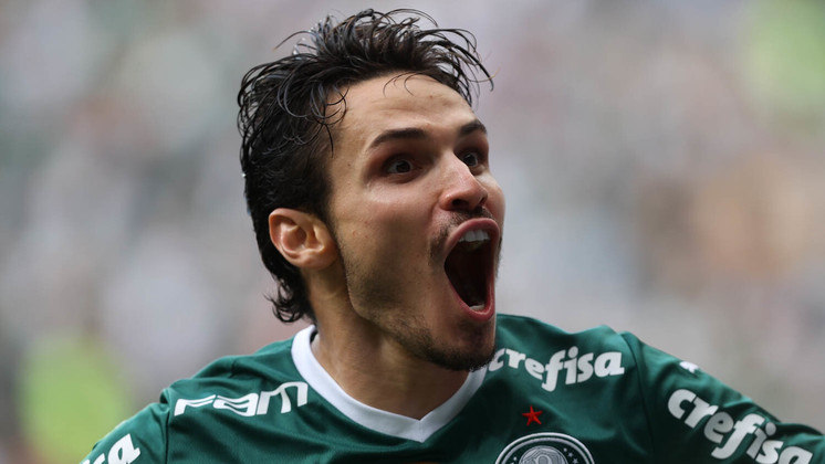 Raphael Veiga em partida pelo Palmeiras