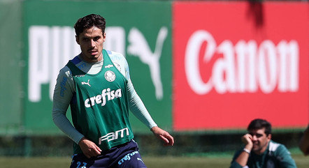 Raphael Veiga em treino do Palmeiras