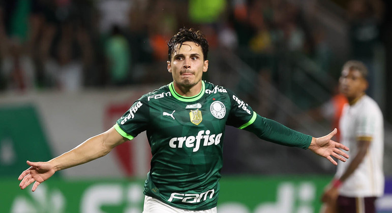Raphael Veiga comemora gol pelo Palmeiras