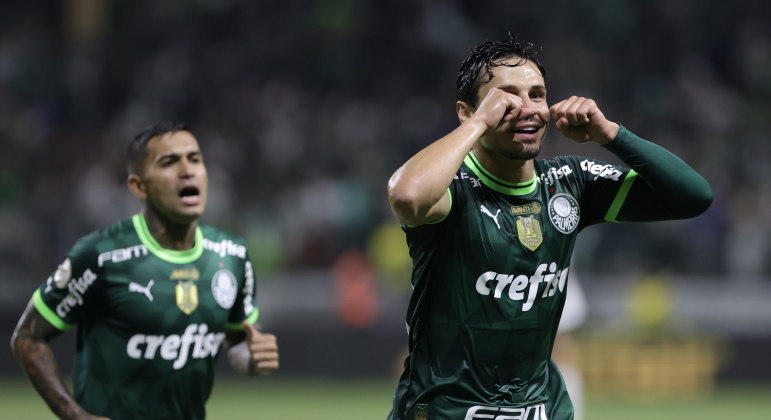 Ídolo do Palmeiras, Raphael Veiga é eleito o melhor jogador do Brasileirão  no mês de agosto