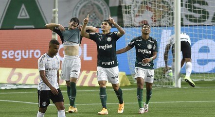 Raphael Veiga comemora gol do Palmeiras