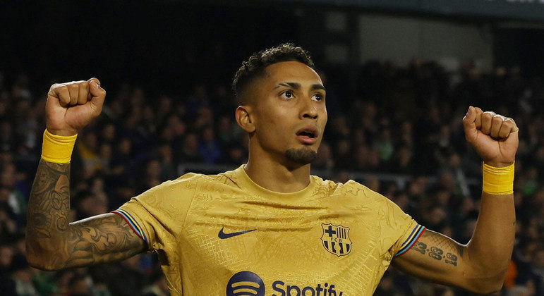 Raphinha comemora gol marcado nesta quarta (1°) contra o Betis
