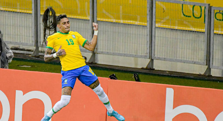 Raphinha. Com todo espaço. E direito à pose no Mineirão, depois do primeiro gol