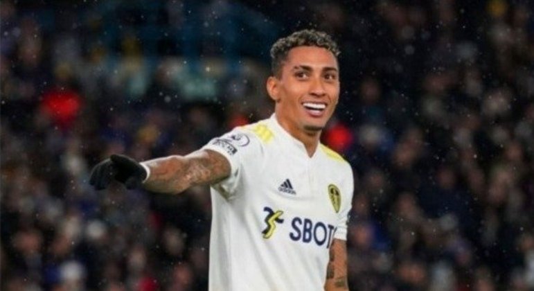 Raphinha: O Barcelona apresentou uma proposta de 35 milhões de euros (R$ 187 milhões) para o Leeds pela contratação de Raphinha, segundo o "Sport". O meia-atacante brasileiro é um dos principais alvos no mercado do clube catalão para a próxima temporada