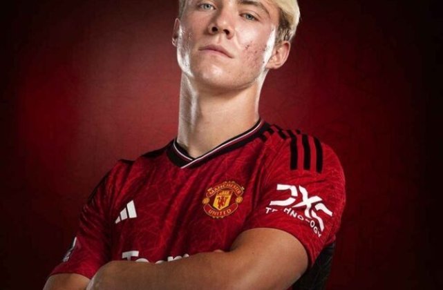 Rasmus Hojlund (Manchester United) - Atacante dinamarquês de 20 anos. Vestiu a camisa da seleção do seu país nas Eliminatórias para a Eurocopa de 2024 - Foto: Divulgação/Manchester United