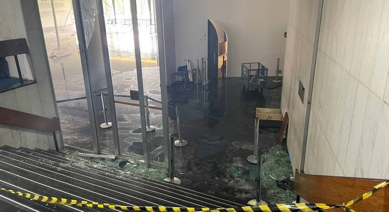 Manifestantes invadiram, no dia 8, o Palácio do Planalto, o Congresso Nacional e o STF