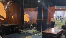 Quadros rasgados, obras de arte atacadas e móveis estragados: veja destruição causada no Senado