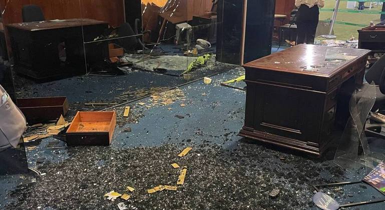Salão Azul do Senado Federal destruído após invasão de extremistas