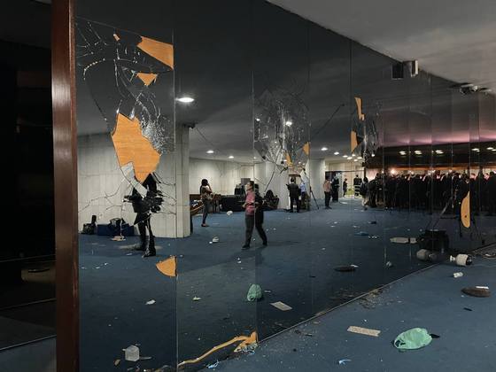 Manifestantes invadiram, neste domingo (8), o Palácio do Planalto, Congresso Nacional e STF