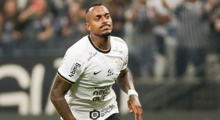 Zagueiro Raul Gustavo comemora gol pelo Timão