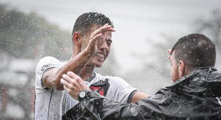 Ray anotou lindo gol para o Vasco