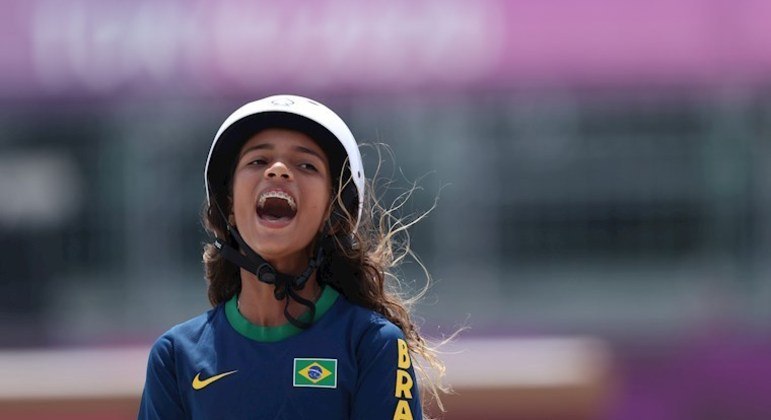 Skatista Rayssa Leal se tornou a mais jovem medalhista brasileira nos Jogos Olímpicos