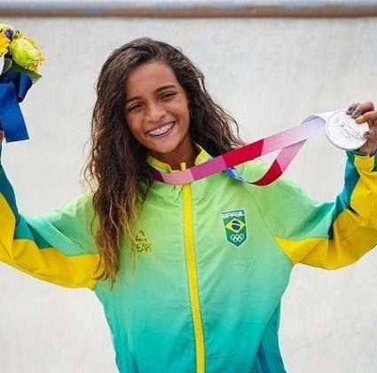 Em Tóquio, Rayssa uniu o talento de craque com a leveza de uma iniciante e brilhou. Ela conquistou a medalha de prata do Skate Street e se tornou a mais jovem atleta da delegação brasileira a subir no pódio, com 13 anos e 203 dias