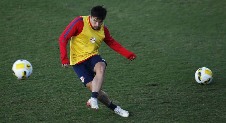 Artur em lance durante o treino do RB Bragantino