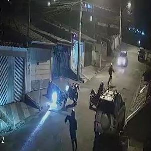 Policial reagiu e atirou nos suspeitos em motos