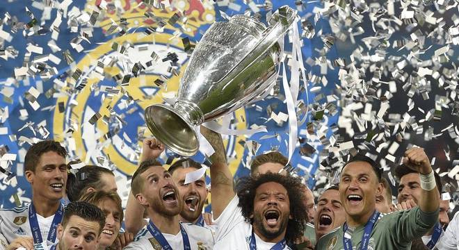 A justa festa do Real Madrid. A felicidade de Marcelo com a taça