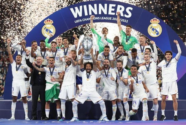 Seguindo na esteira do ano vitorioso, o Real Madrid foi o grande campeão da Champions League 2021-22. Com destaque para o brasileiro Marcelo, que, depois de 15 anos, deixou o clube após o título. Com 15 gols, o artilheiro foi Karim Benzema, do próprio Real Madrir