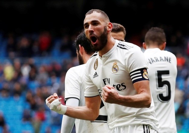 Karim Benzema marcou os dois gols e salvou os merengues de mais uma derrota - na rodada passada, o time de Zinedine Zidane jogou mal e perdeu para o Valencia