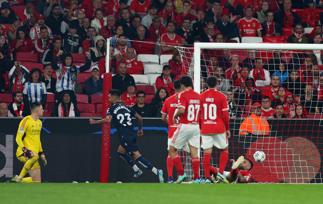 A Real Sociedad calou o estádio da Luz, em Lisboa, ao vencer o Benfica, por 1 a 0, e lidera a campanha do Grupo D