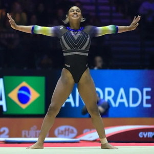 Rebeca Andrade, campeã no individual geral, levou o bronze no solo em Liverpool
