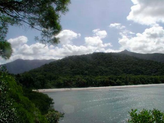 Recebeu o título de Patrimônio Mundial em 1988. Representa um ponto de encontro entre a floresta e uma grande barreira de corais.